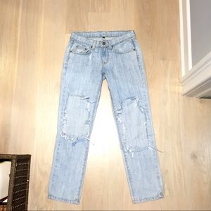 LF Carmar 23 light denim jeans with rip!